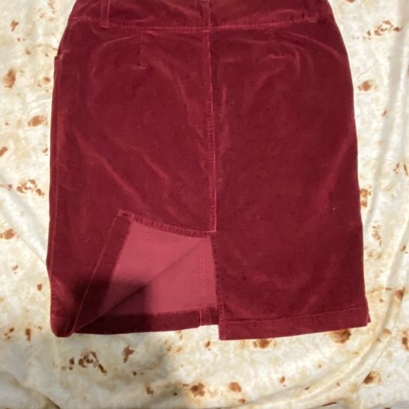 Jeanology Collection Maroon Corduroy Skirt Size 14 - Straight Line Silhouette - Picture 2 of 6